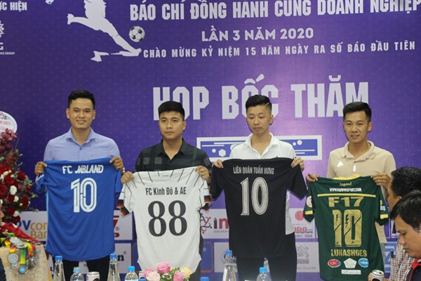 14 độ bóng sẽ tranh tài ở giải bóng đá “Báo chí đồng hành cùng Doanh nghiệp” lần thứ 3 năm 2020 - Anh 3