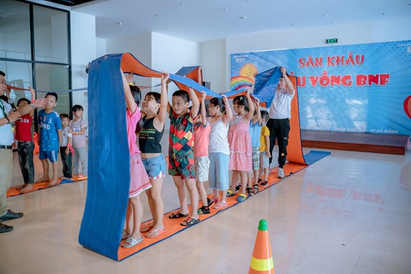 Sân khấu thần tiên cho tuổi thơ nhân dịp Tết Trung thu - Anh 1
