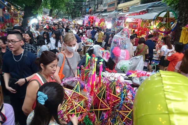 Hà Nội: Phố hàng Mã nhộn nhịp trước Tết Trung Thu - Anh 10