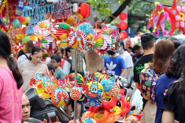 Hà Nội: Phố hàng Mã nhộn nhịp trước Tết Trung Thu - Anh 11