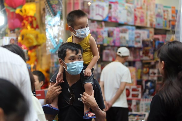 Hà Nội: Phố hàng Mã nhộn nhịp trước Tết Trung Thu - Anh 4