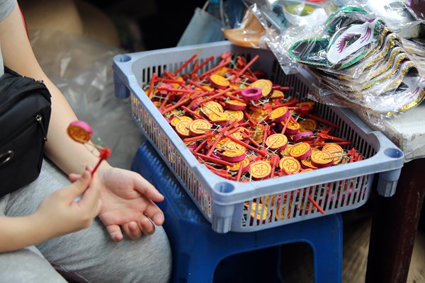 Hà Nội: Phố hàng Mã nhộn nhịp trước Tết Trung Thu - Anh 6