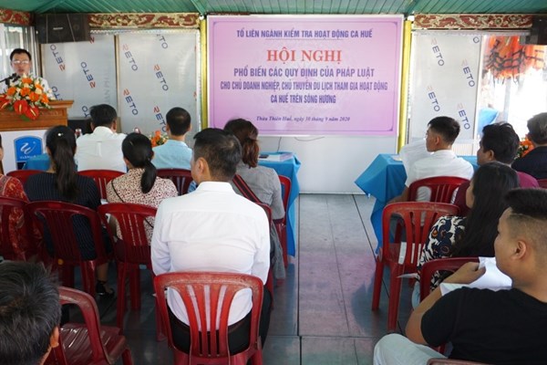 Tập huấn cho các doanh nghiệp, chủ thuyền du lịch tham gia hoạt động ca Huế trên sông Hương - Anh 1