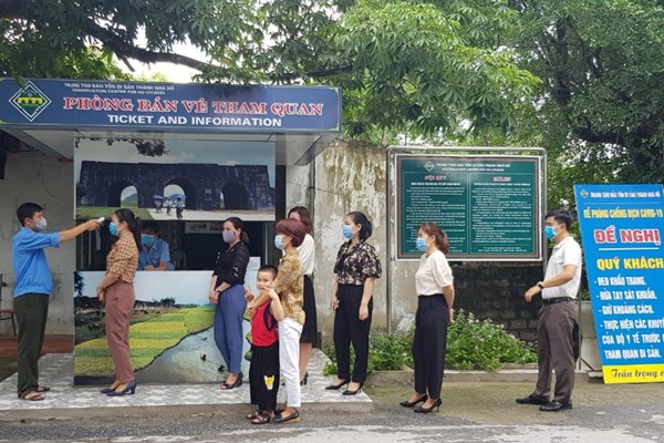 Kích cầu Du lịch: Di sản Văn hóa thế giới Thành nhà Hồ giảm giá vé cho khách tham quan - Anh 2