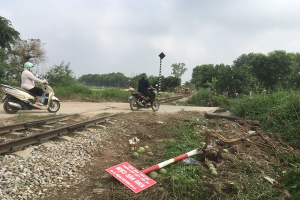 Vụ tai nạn ô tô chở học sinh đi trải nghiệm bị tàu hỏa đâm: Lỗi ban đầu thuộc về lái xe! - Anh 2