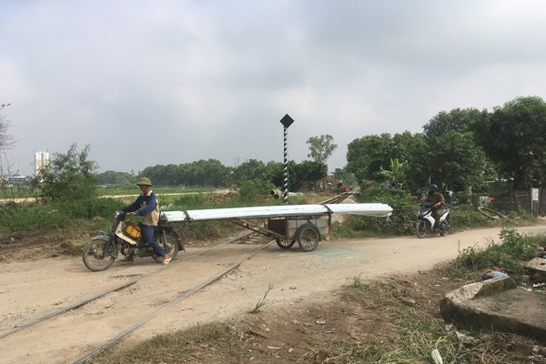 Vụ tai nạn ô tô chở học sinh đi trải nghiệm bị tàu hỏa đâm: Lỗi ban đầu thuộc về lái xe! - Anh 3
