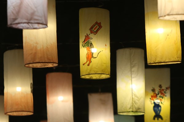 "Phố đèn lồng" rực rỡ- lung linh, điểm check in mới của giới trẻ Hà thành - ảnh 9