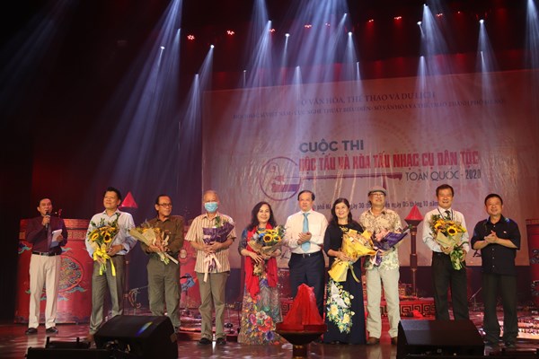 Cuộc thi Độc tấu và hòa tấu nhạc cụ dân tộc toàn quốc năm 2020: Những thanh âm thấm đẫm hồn dân tộc - Anh 1
