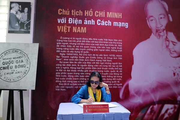 Triển lãm “Hồ Chí Minh - Sáng mãi tên Người” - Anh 1