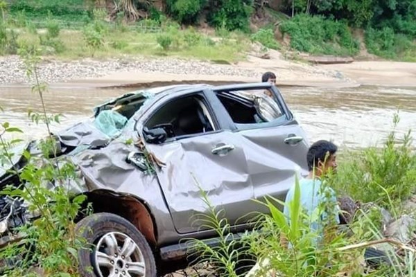 Nghệ An: Lật xe xuống vực, ba giáo viên vùng cao gặp nạn - Anh 2