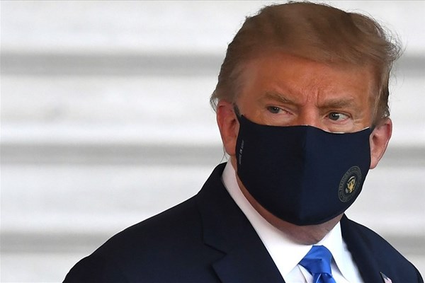 Tổng thống Donald Trump nhập viện - Anh 1