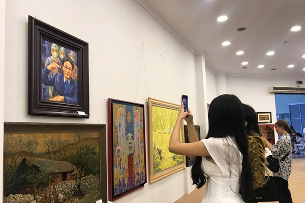 Trưng bày 250 tác phẩm tại Triển lãm mỹ thuật Thủ đô nhân kỷ niệm 10.10 - Anh 5