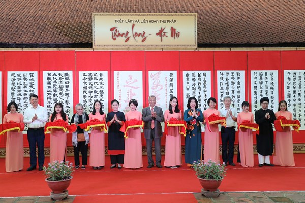 Triển lãm thư pháp Thăng Long - Hà Nội cuốn hút  người xem - Anh 1