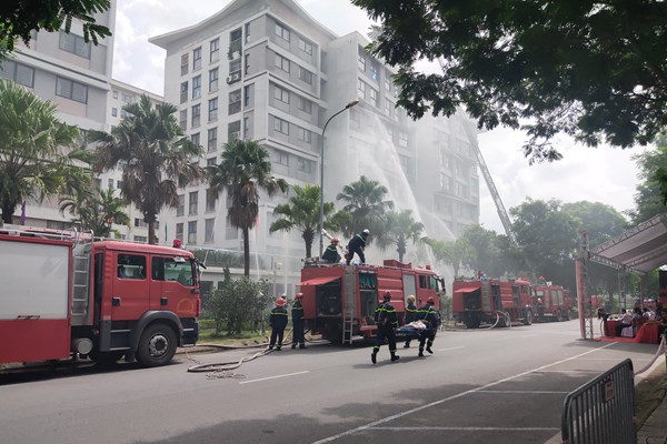 Công an huyện Gia Lâm diễn tập phương án chữa cháy và cứu nạn, cứu hộ năm 2020 - Anh 2