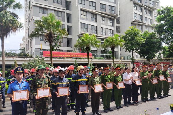 Công an huyện Gia Lâm diễn tập phương án chữa cháy và cứu nạn, cứu hộ năm 2020 - Anh 3