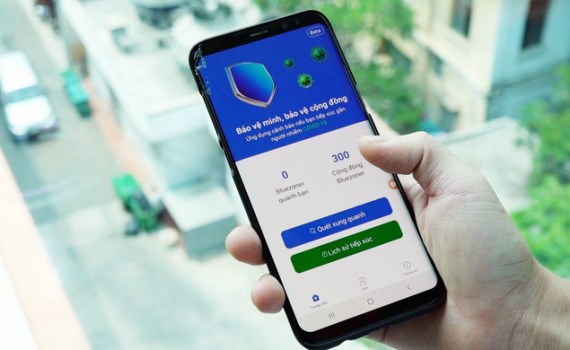 Người dân vào bệnh viện phải bật ứng dụng truy vết Covid-19 - Anh 1