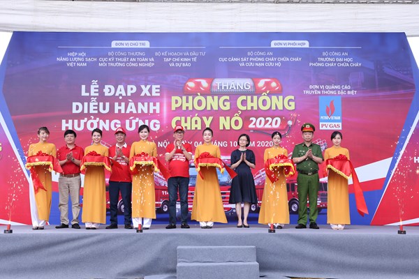 Đạp xe hưởng ứng Tháng phòng chống cháy nổ 2020 - Anh 1