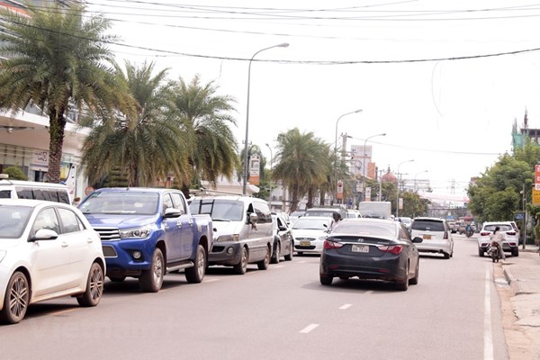 Thấy gì từ văn hóa tham gia giao thông của người dân Lào? - Anh 1