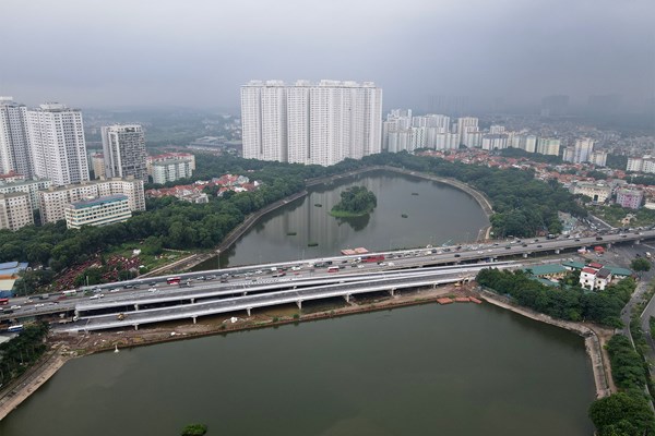 Hà Nội: Thông xe cầu vượt bắc qua hồ Linh Đàm - Anh 12