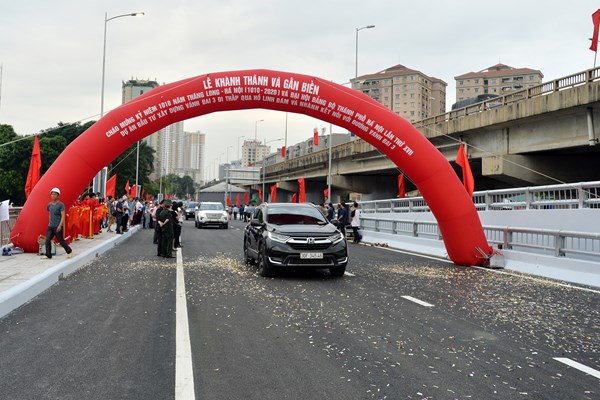 Hà Nội: Thông xe cầu vượt bắc qua hồ Linh Đàm - Anh 3