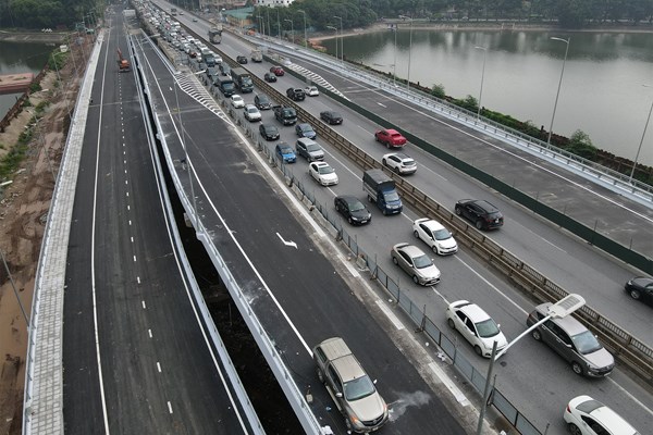 Hà Nội: Thông xe cầu vượt bắc qua hồ Linh Đàm - Anh 7