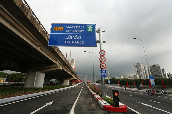 Hà Nội: Thông xe cầu vượt bắc qua hồ Linh Đàm - Anh 9