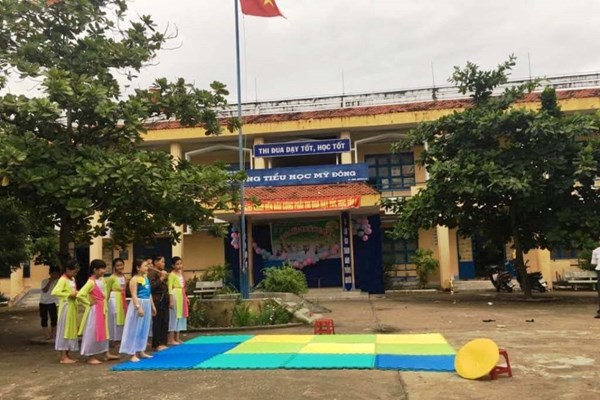Trường “bất nhất”  học sinh phải ngồi nhà nhiều ngày - Anh 1