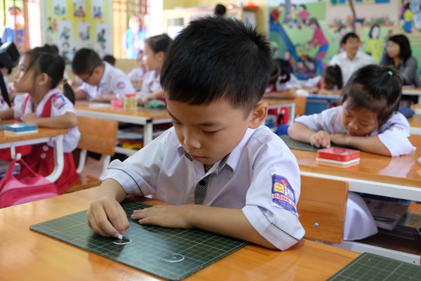 Chương trình lớp 1 mới: Không giao thêm bài tập về nhà cho học sinh - Anh 2