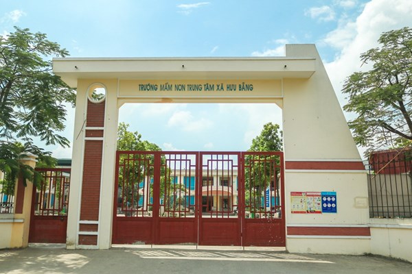 Xung quanh Trường mầm non xã Hữu Bằng (Thạch Thất - Hà Nội): Bị những ống khỏi bủa vây, thải ra mùi khét lẹt... - Anh 1