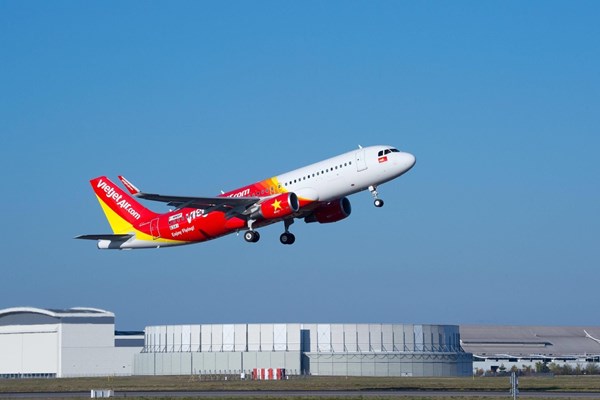 Mừng ngày Giải phóng Thủ đô, đặt vé 0 đồng bay cùng Vietjet - Anh 2