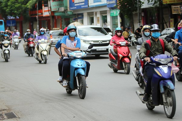 Người Hà Nội chủ động trước gió lạnh đầu mùa - Anh 2