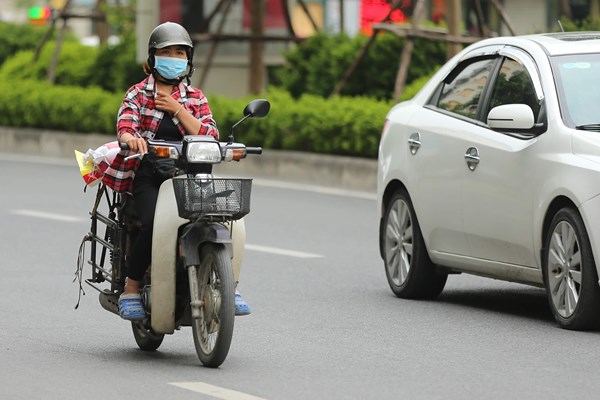 Người Hà Nội chủ động trước gió lạnh đầu mùa - Anh 3