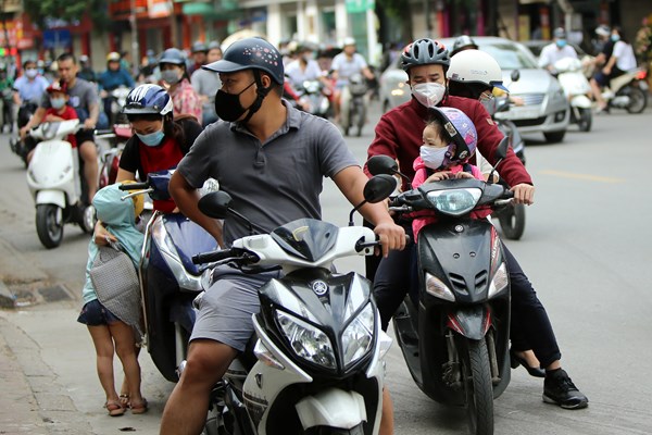 Người Hà Nội chủ động trước gió lạnh đầu mùa - Anh 6