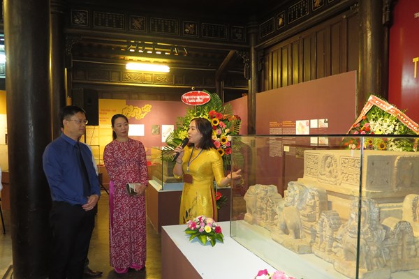 Trưng bày chuyên đề 