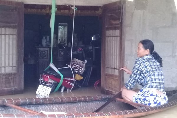Căng sức “chống chọi” với lũ lịch sử - Anh 1