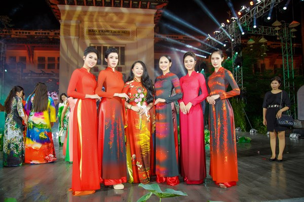 Sắc hoa trong lễ hội áo dài - Anh 6