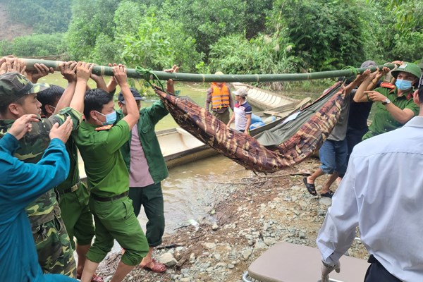 Tìm thấy 19 người ở Rào Trăng 3 và 4, đưa thi thể đầu tiên ra ngoài - Anh 1