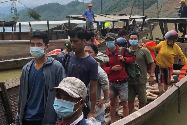 Sạt lở thuỷ điện Rào Trăng 3: Đau lòng từ hiện trường tan hoang - Anh 6