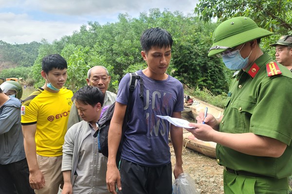 Sạt lở thuỷ điện Rào Trăng 3: Đau lòng từ hiện trường tan hoang - Anh 7