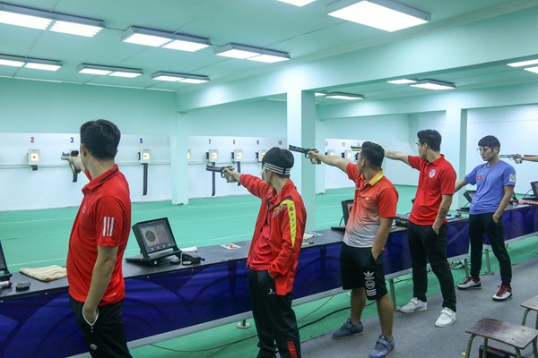 Khoảng trống phía sau Hoàng Xuân Vinh - Anh 2