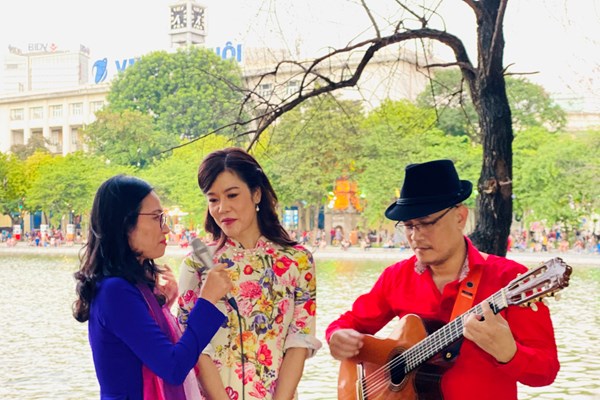 Hãy cho Phương được hát... - Anh 1