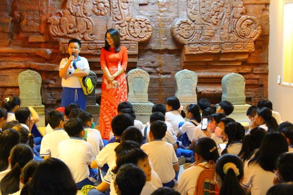 Bảo tàng thành trường học cho các em học sinh - Anh 1