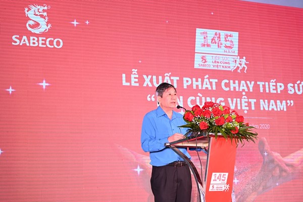 Khai mạc cuộc chạy tiếp sức “Lên cùng Việt Nam” gây quỹ ủng hộ người lao động - Anh 1