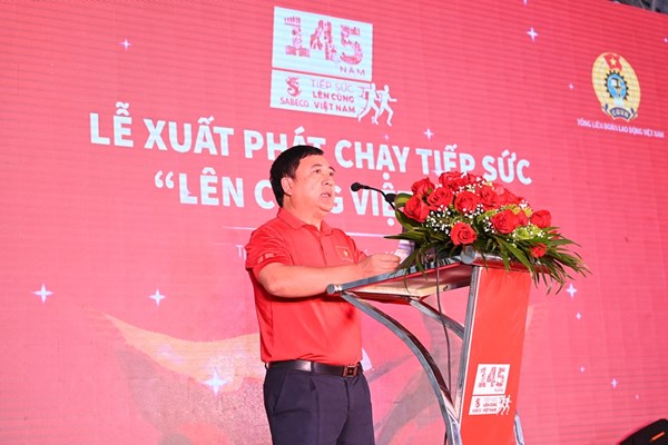 Khai mạc cuộc chạy tiếp sức “Lên cùng Việt Nam” gây quỹ ủng hộ người lao động - Anh 3