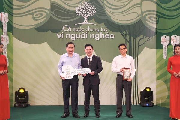 Đội bóng của Quang Hải ủng hộ 1 tỉ đồng cho Quỹ Vì người nghèo - Anh 1