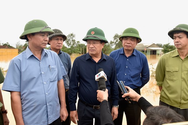 Kiên quyết sơ tán tất cả dân cư, không để bị động, bất ngờ - Anh 1