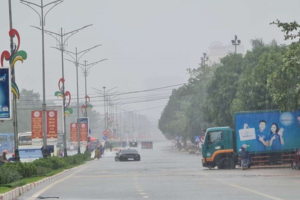 Hà Tĩnh: Mưa như trút nước, hồ Kẻ Gỗ xả lũ, sơ tán hơn 14.980 hộ dân - Anh 9