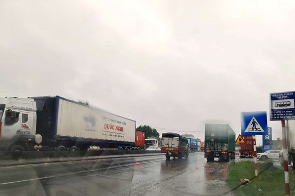 Hà Tĩnh: Mưa như trút nước, hồ Kẻ Gỗ xả lũ, sơ tán hơn 14.980 hộ dân - Anh 10