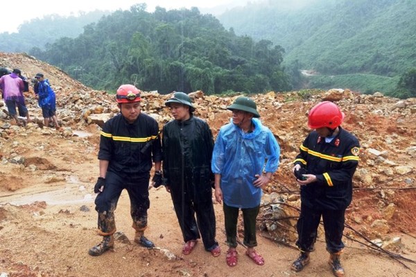 Vụ sạt lở ở Thuỷ điện Rào Trăng 3: Hơn 60 người đang khẩn trương tìm kiếm tại chỗ - Anh 2