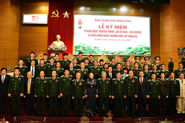 Chủ tịch Quốc hội dự lễ  kỷ niệm 70 năm Ngày truyền thống Báo Quân đội Nhân dân - Anh 5